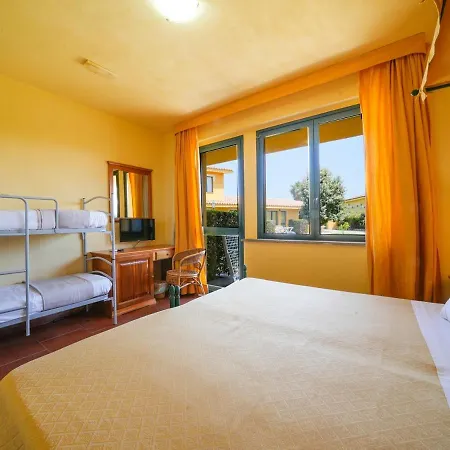 Marina Del Marchese Hotel *